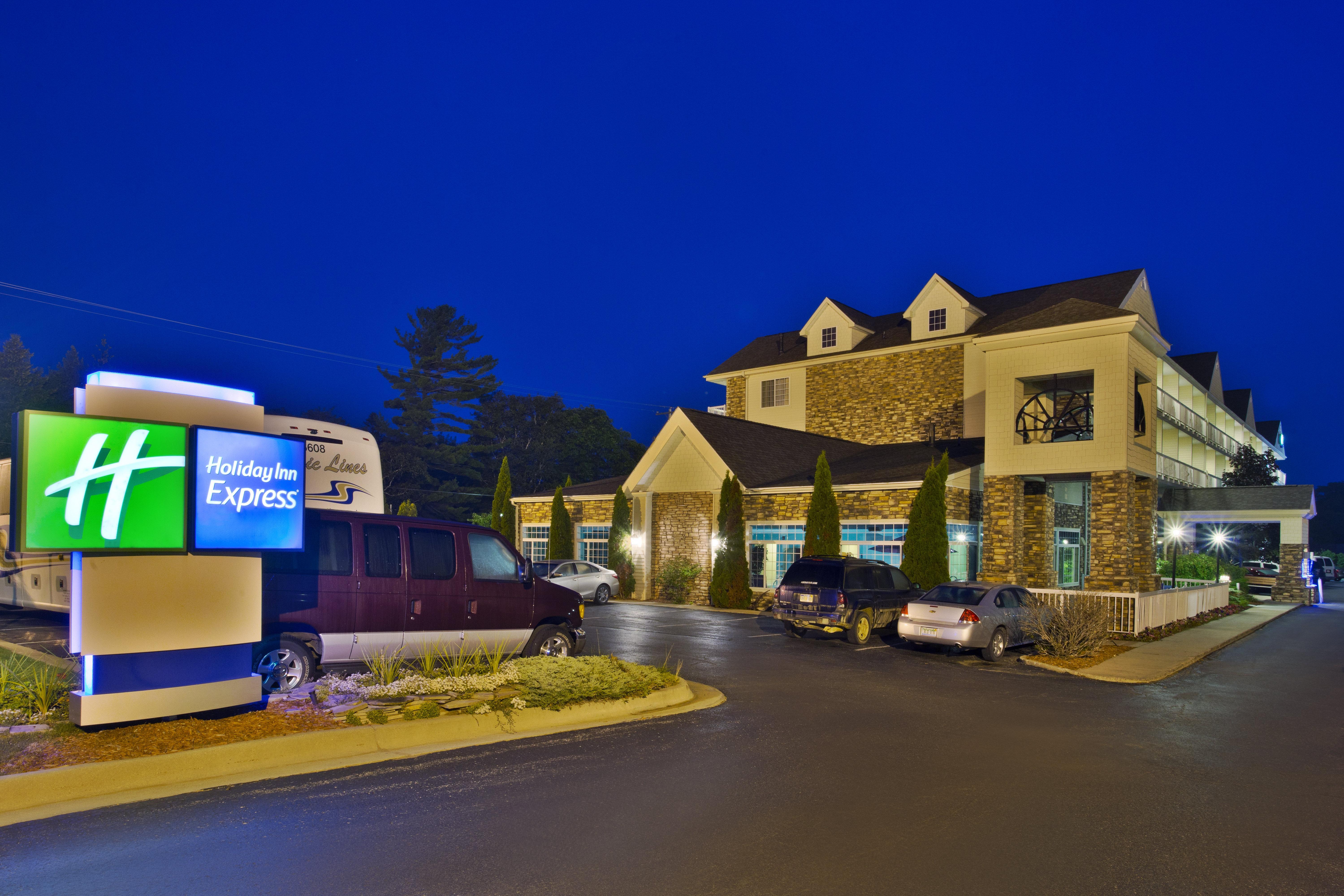 Holiday Inn Express Mackinaw City By Ihg Eksteriør bilde